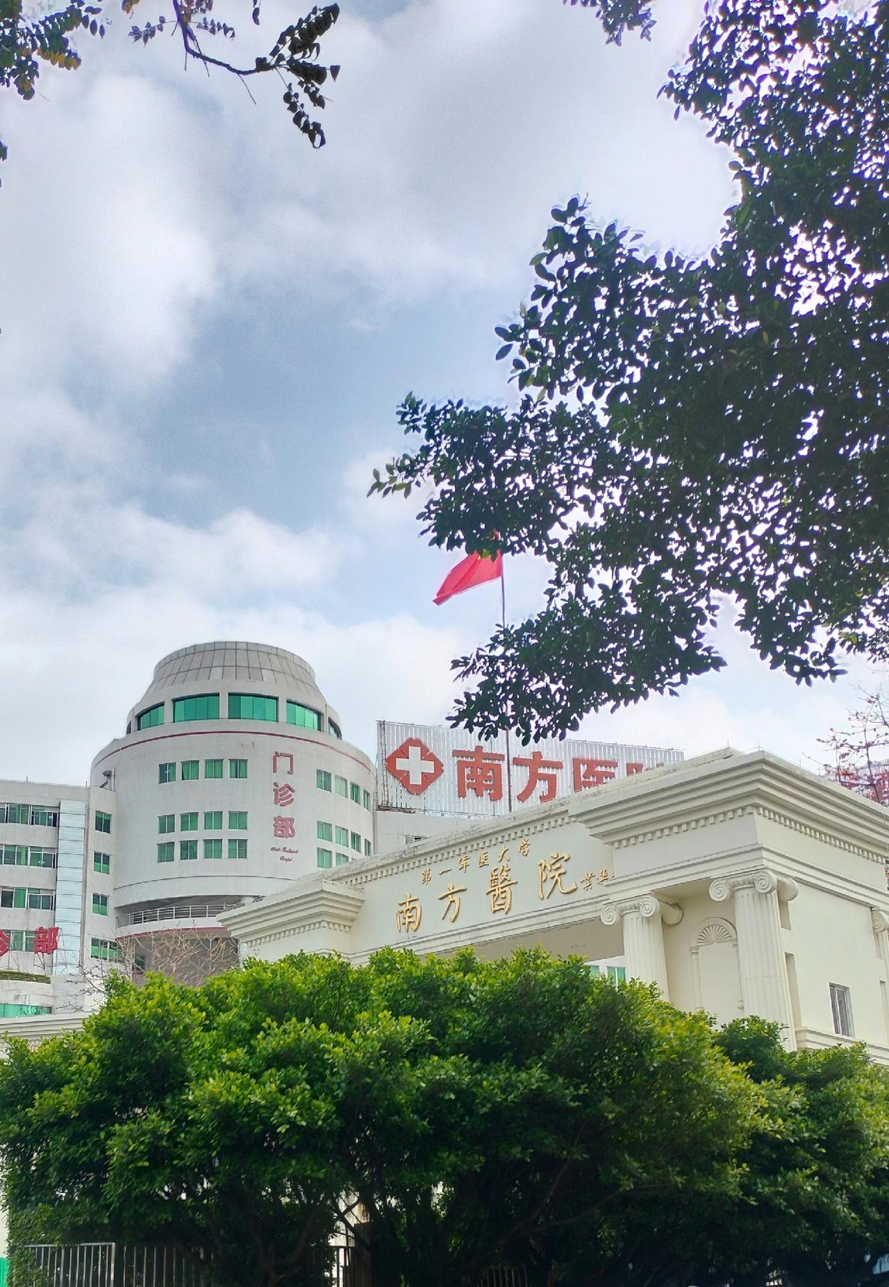 在外打工没法陪父母看病，千万别留一生遗憾
 
在外打工的人，最怕接到父母生病的消