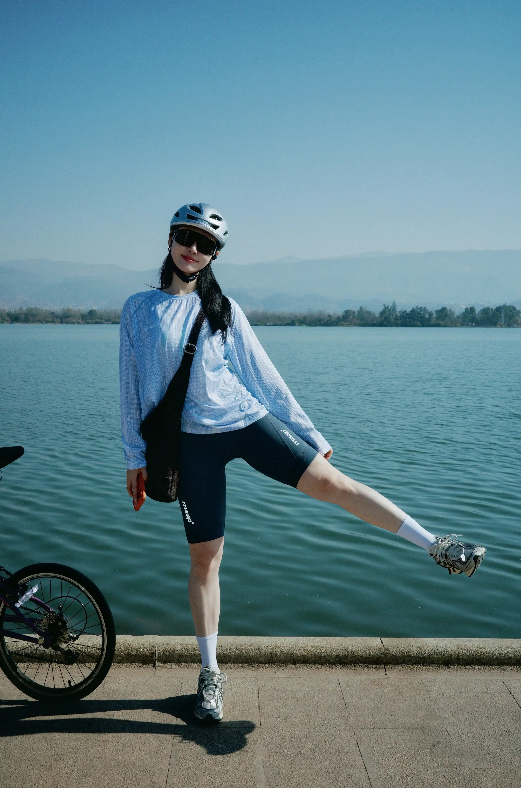 时间的洪流不可阻挡。我的答案是向前～