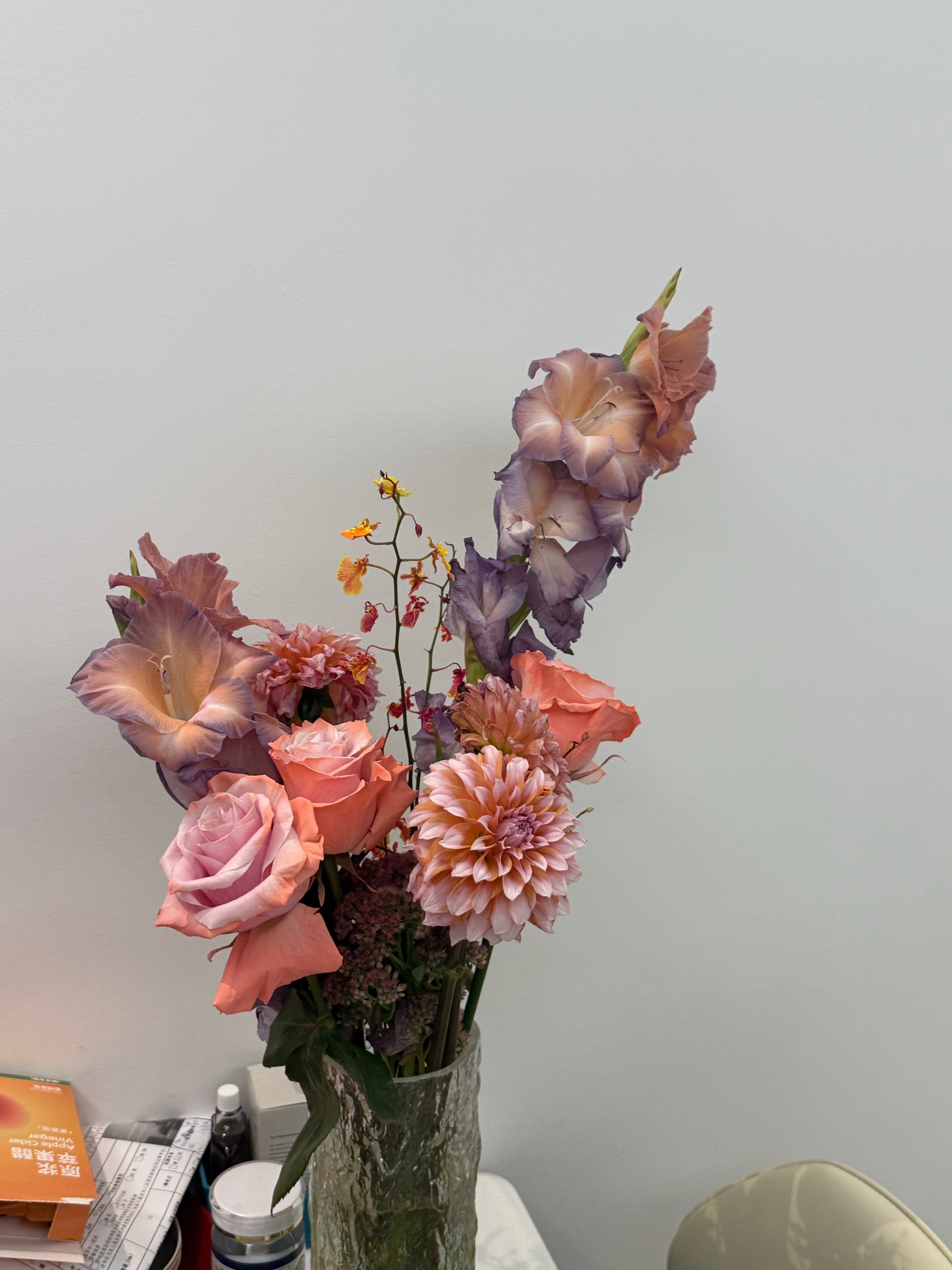 野兽派的花好像是活的比较久一点。。。。感觉每次买都可以活超过一周 特别厄瓜多尔 