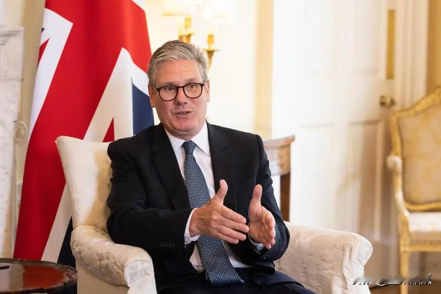英国新首相斯塔默真是淡定，在他成为首相后4个月，竟然没去基辅朝觐球长，这不符合西