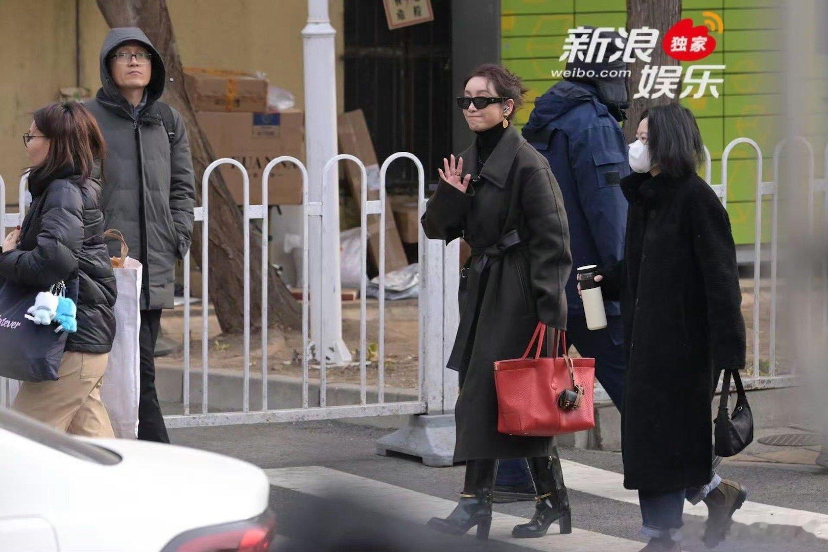 秦海璐亮相春晚首次联排非常期待海璐姐姐带给我们的精彩节目 