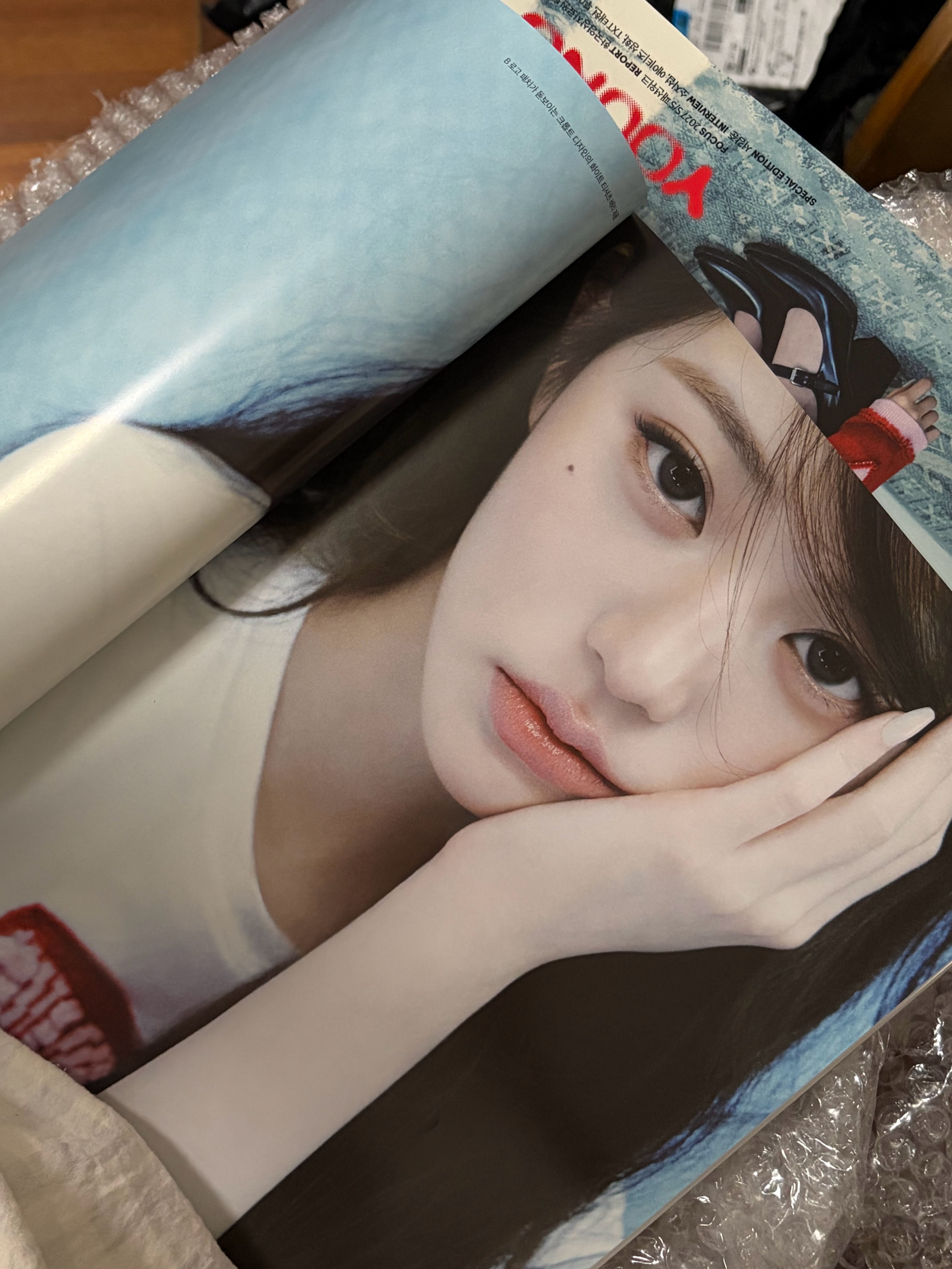 杂志到了真的养眼鼠了 翻一遍然后美美睡觉 