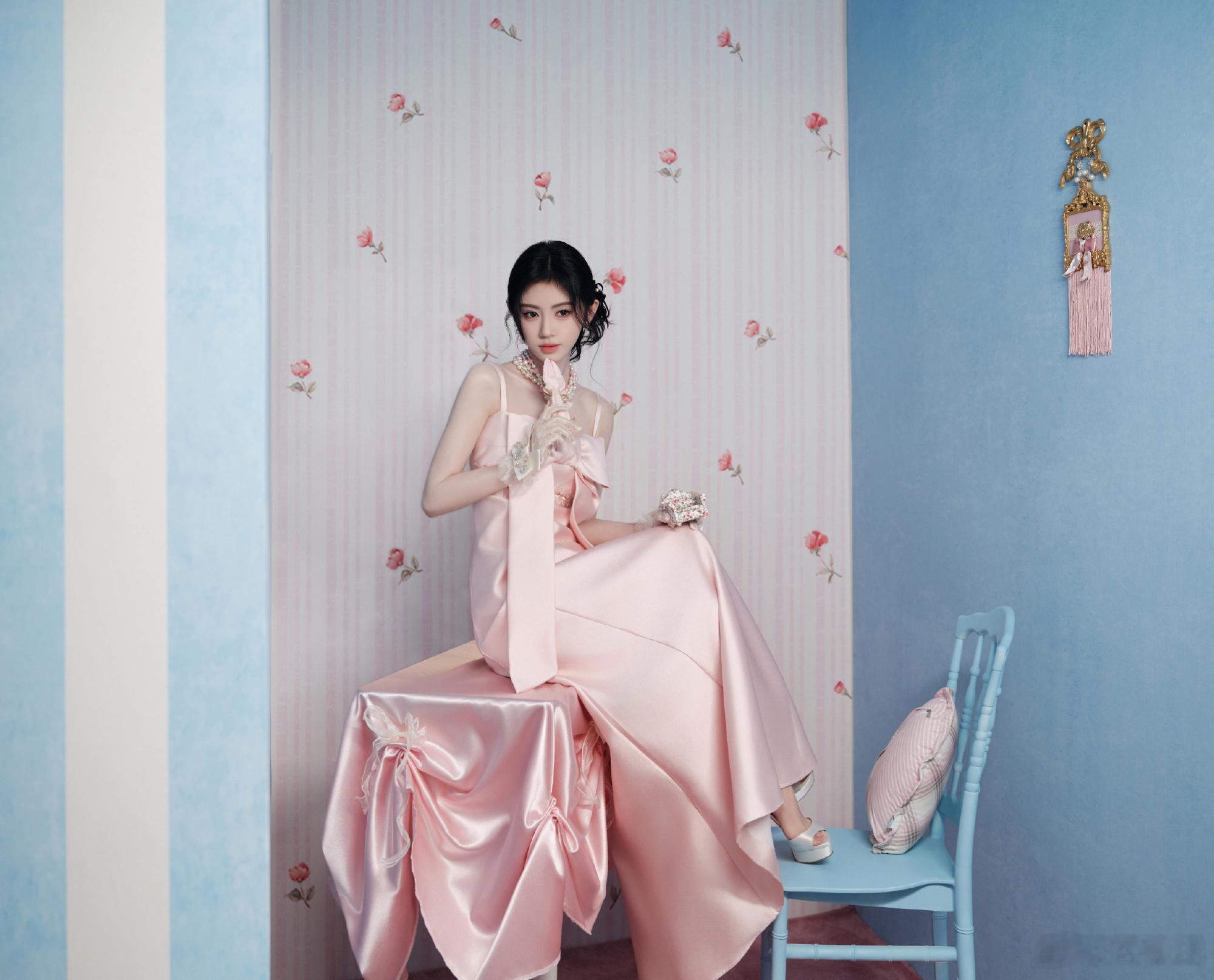 jjy鞠婧祎万花世界jjy鞠婧祎苏绿夏“我可以掉入深渊 但你必须站在顶峰.”