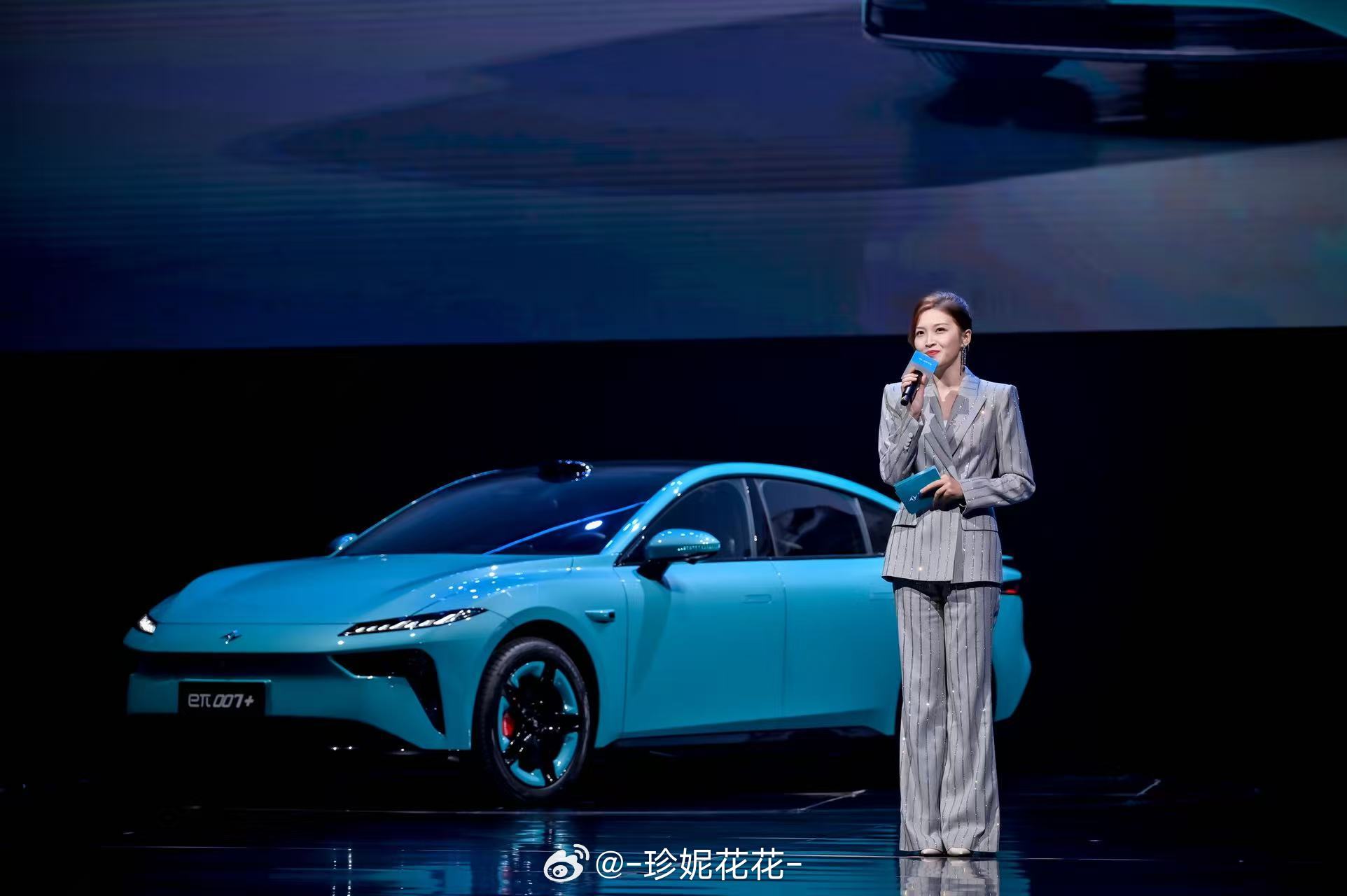 我迪姐那么帅！！！真不愧是专业主持人啊！！！​​​