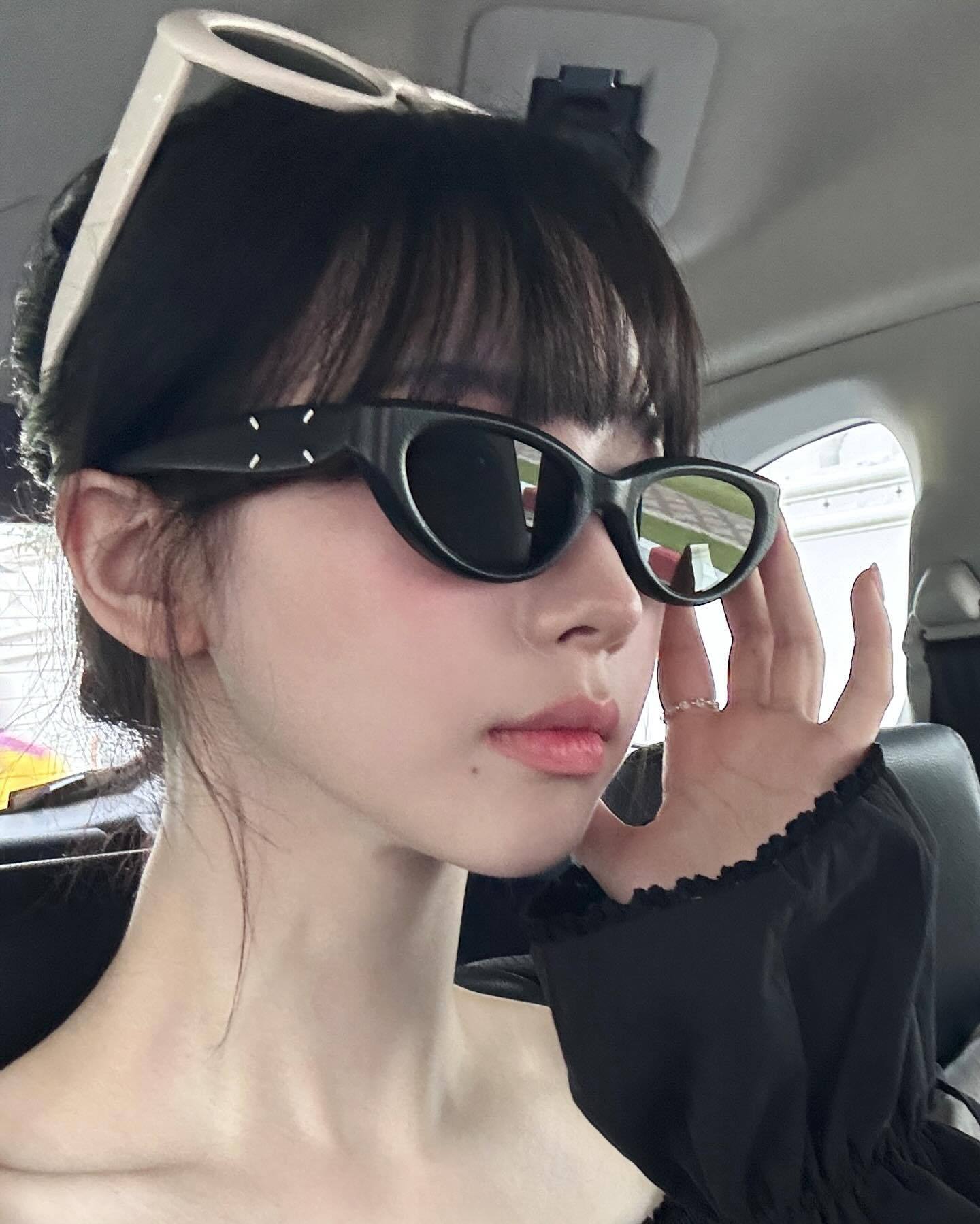 Karina ins更新🖤 ​​​