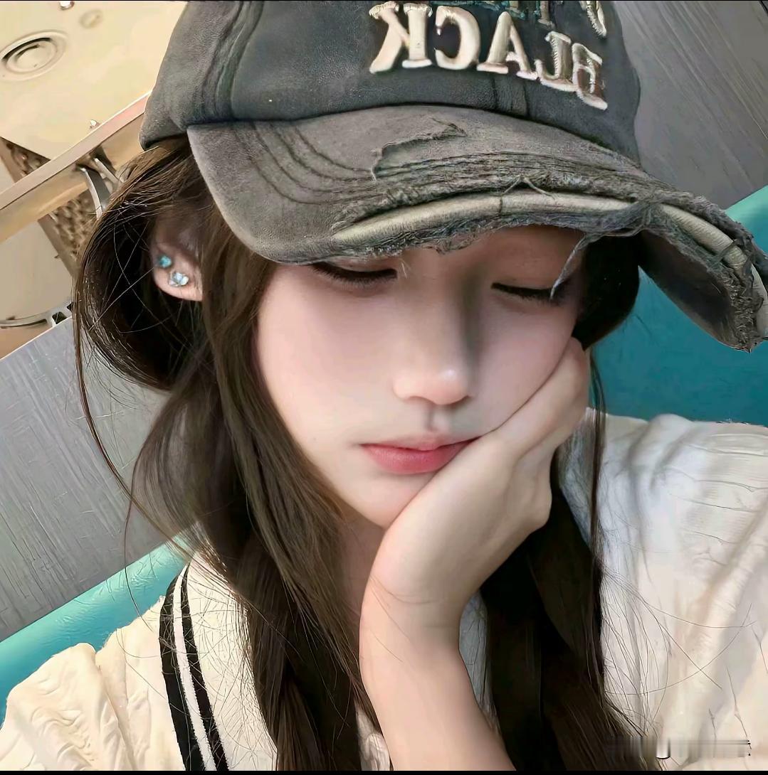 我家孩子三岁说话也是挺搞笑的
叫吃饭说妈妈帮我吃
叫拉尿说妈妈帮我拉
你说这事别