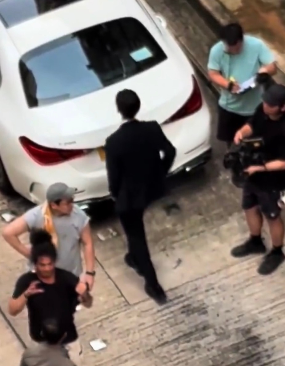 一个剪影特么也这么诱人！活脱脱漫画里走出来的！ 好忧郁好贵气 优越到离八百里地你