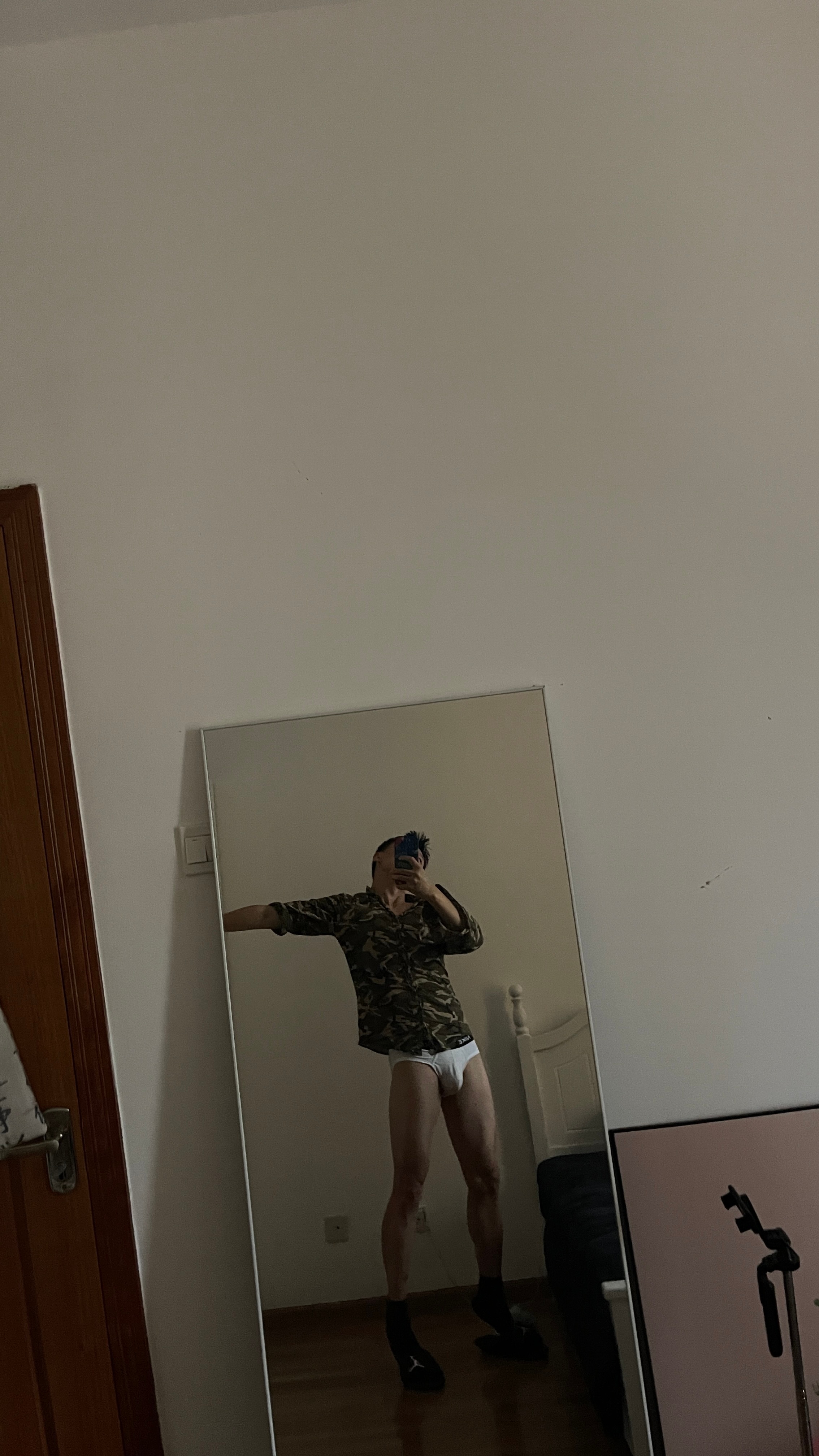 早安我妈前天问我现在接的项目能养活自己不我说可能刚好够生活费房贷房租也可能还不够