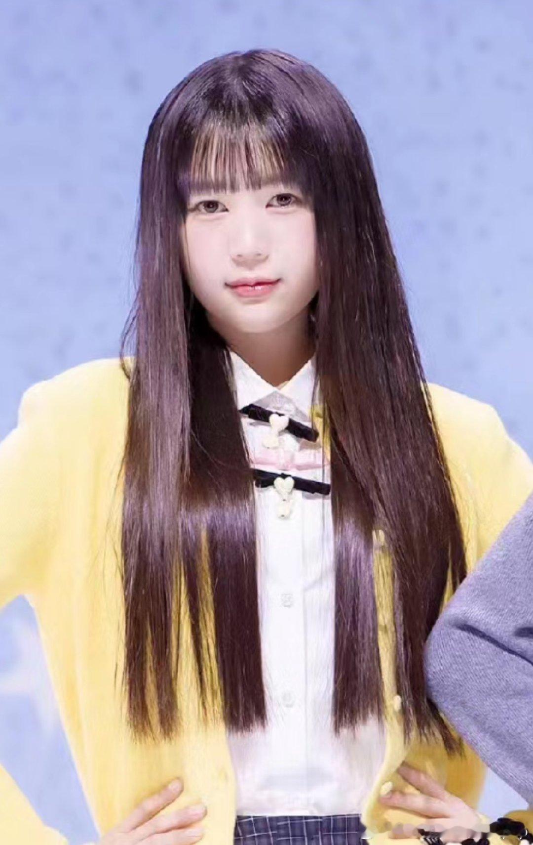[话筒]很多网友认为sm新女团成员yeon撞脸金南俊两个人像一个模子里刻出来的一