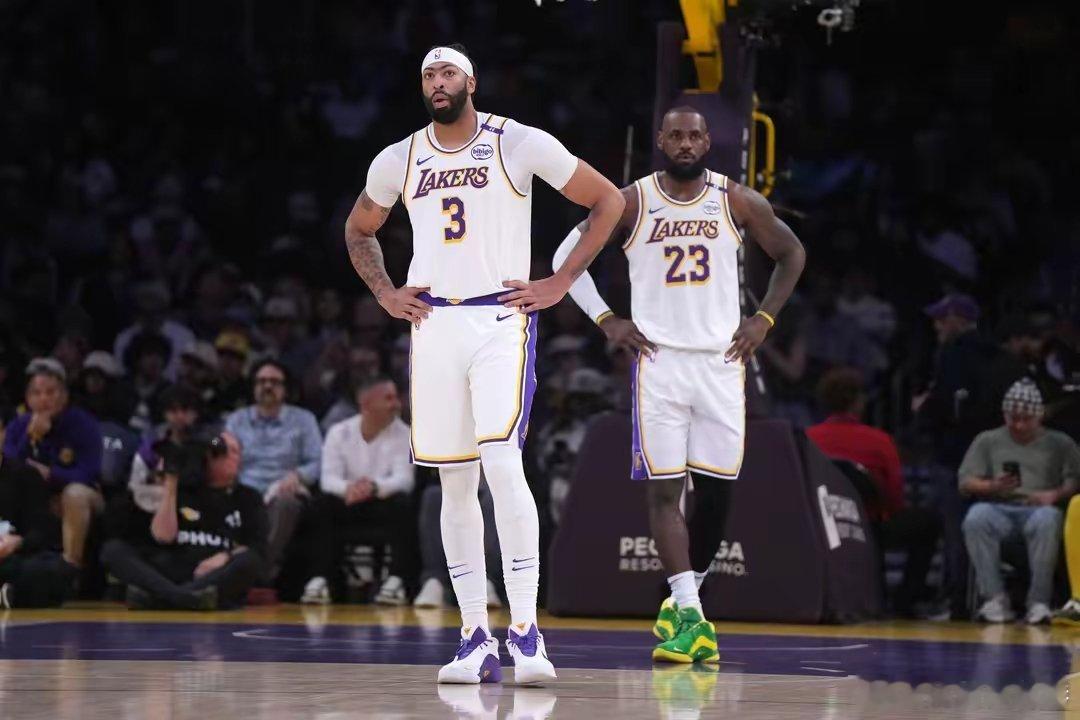 圣诞大战詹姆斯浓眉出战成疑  NBA圣诞大战  nba  北京时间12月25日，