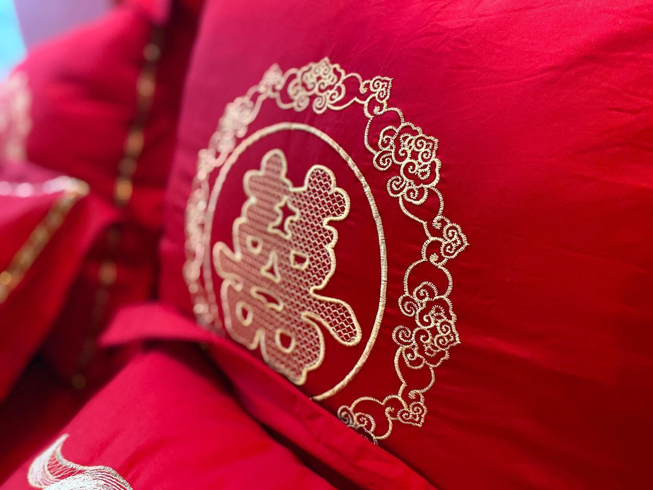 终于在众人的期待中结束了一天的仪式，这可真不是一件轻松的活，比想象中累多了，要不