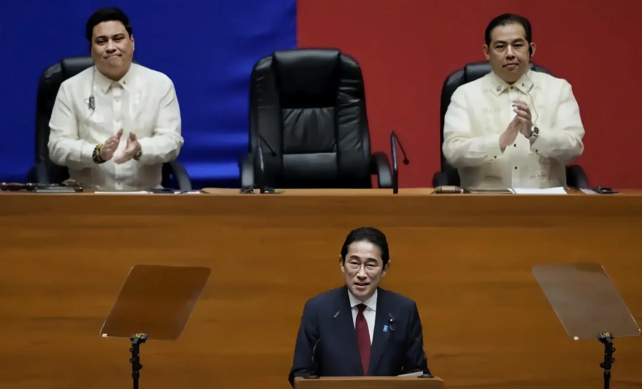 日本向我们发出警告！
11月4日，日本首相岸田文雄访问菲律宾并发表了讲话，岸田文