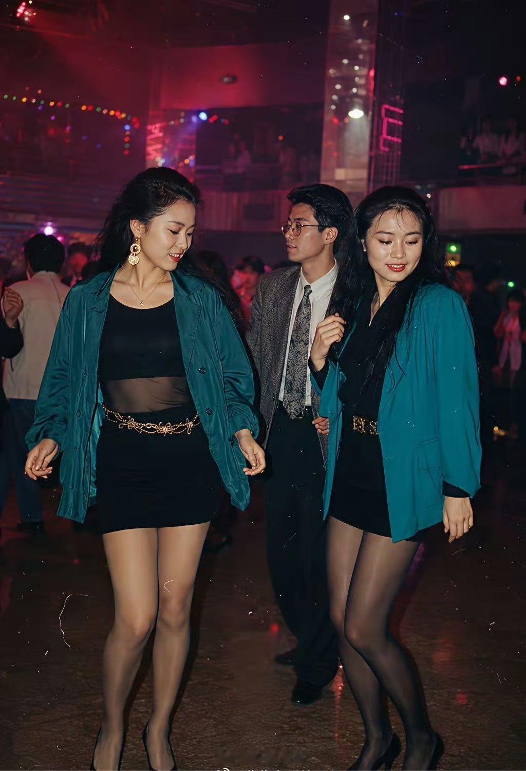 【老照片】90年代末的深圳夜场照片里的美女如今估计都是奶奶了~ 