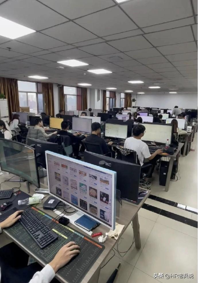 今天开部门周会，hr总监对员工关系组（负责员工入离职办理）提出了一项新要求，以后