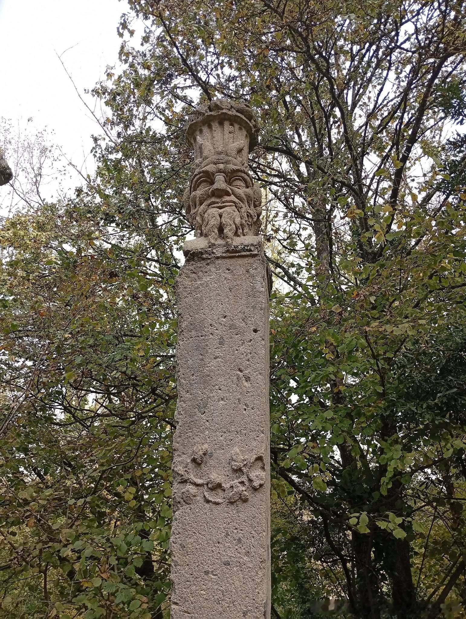 Parco dei Mostri，位于罗马以北约60-90公里的Bomarzo小