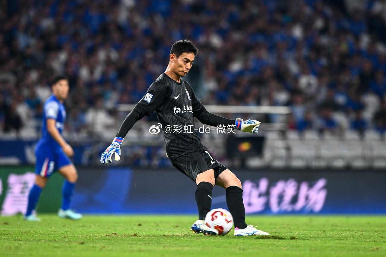 在申花和山东泰山的赛后数据统计中，山东队三次射正，打入三个进球，数据的高效反映出