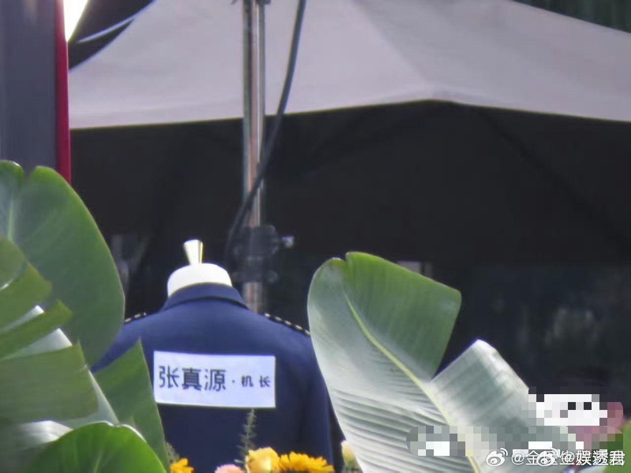 张真源机长造型返场 终于等到张真源机长造型返场，奔跑吧第十四季首期录制就放大招，