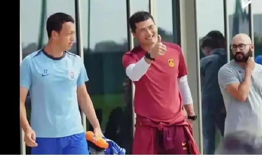 申花又一次力压海港！申花球迷很欣慰！就是连续两年冬训国足主帅都去了申花训练营，与