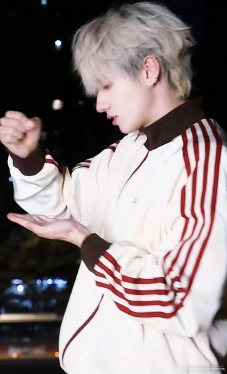 朱志鑫请多多cha好吗长得帅的怎么弄都赏心悦目 ​​​