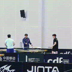 看到孙逊那么细心，其实有点羡慕以前的陈梦。
王楚钦练完球，孙逊会帮他拉上球包，保