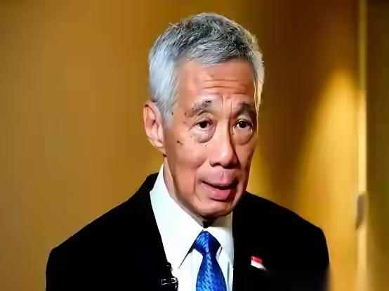 四十条巨轮，头都不回，直接绕过新加坡，奔着海南洋浦就去了，

新加坡那边，据说只