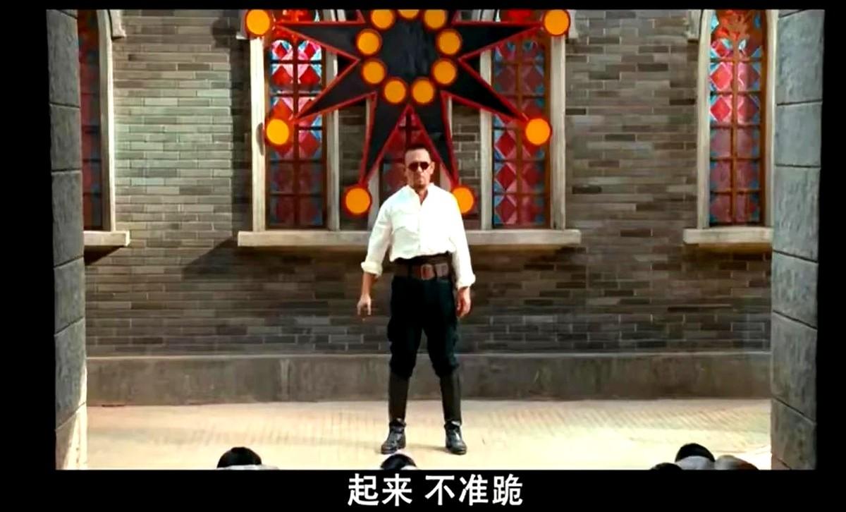 洋学生来，谁的钱包先鼓？

K签一开，有人怕校园变味，有人却看到小饭馆排队。
