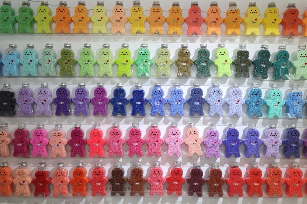 近期，拼豆玩具悄然走红，凭借入门简单、创作自由等特点，这一“网红”玩具成为年轻人