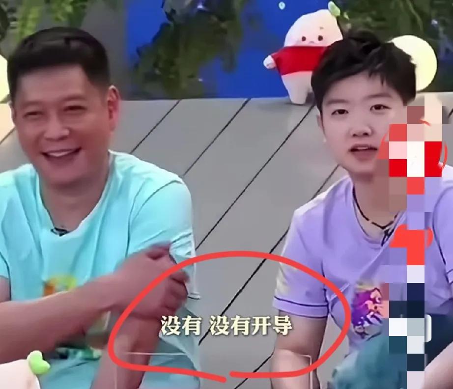 孙颖莎告状啦
日前，孙颖莎和教练邱贻可在接受采访的时候，记者问莎莎哭的时候教练会