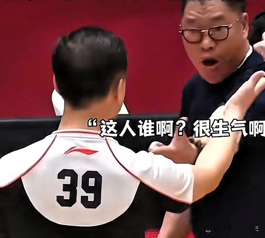 浙江球迷扔火机事件后续来了，CBA重罚！浙江山西同时收到罚单：
一、浙江球迷扔打