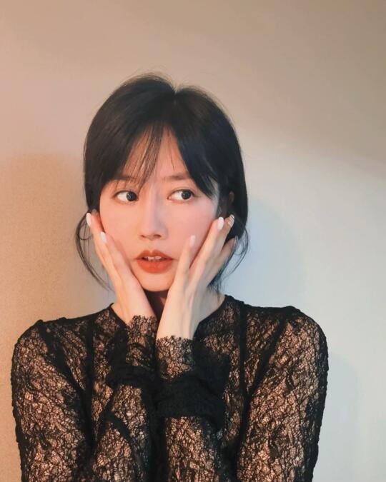 剪短的头发终于看顺眼了