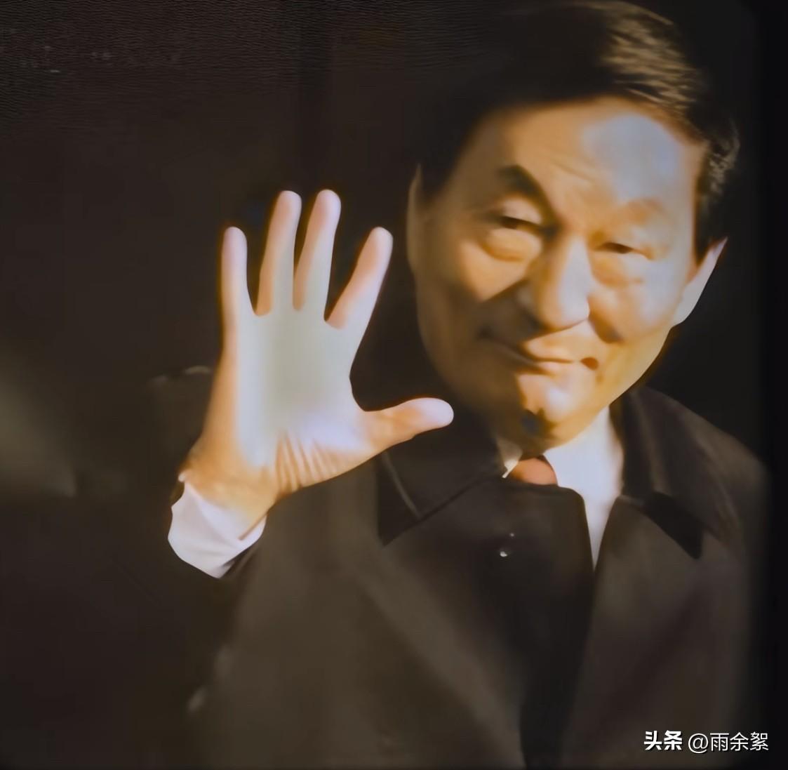 七律·悼念

镕基不畏改革难，
闯关踏险勇往前。
夙兴夜寐筹良策，
雷厉风行书鸿