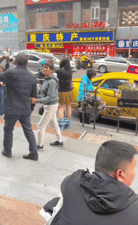 这要是我闺女，肯定得抓回家好好训一顿！