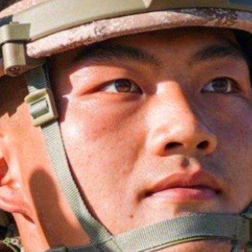 当年汶川男孩如今受阅军官  2008年5月12日，四川汶川地震重灾区北川羌族自治