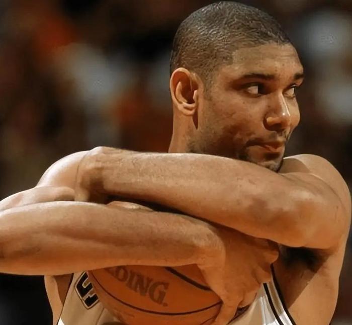 高僧？石佛？nba休赛期 文班亚马去少林寺把头剃了 ​​​