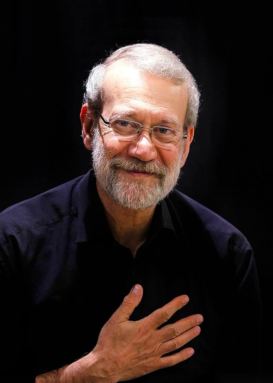 最可怕的不是明面上的千军万马。
是那双在暗处，已经不带任何感情、盯了你好几个月的