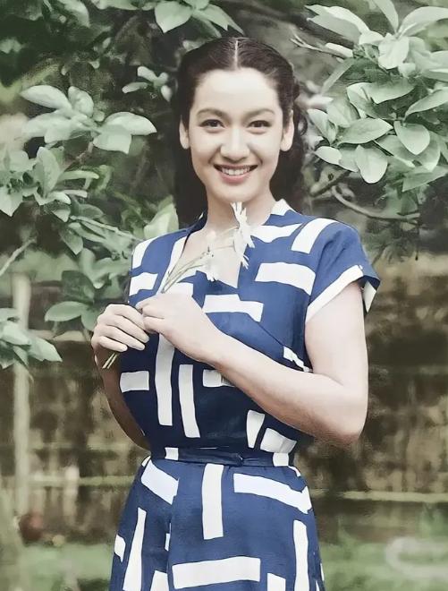 1945年日本战败后，为讨好麦克阿瑟，有人向裕仁天皇提议，将“昭和女神”原节子献
