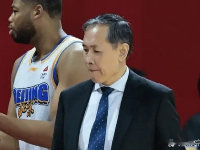 北汽两连败，许利民怒了…CBA常规赛，北京客场110-118不敌深圳，遭遇两连败