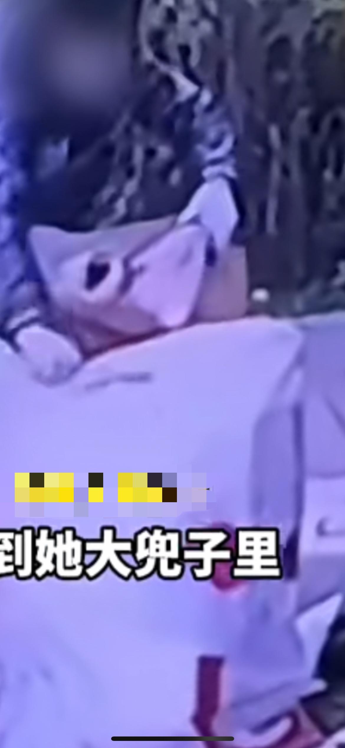 近日吉林松原，大妈楼道捡纸壳顺走业主两双新鞋，当事人：两双鞋放门口退快递的，大妈