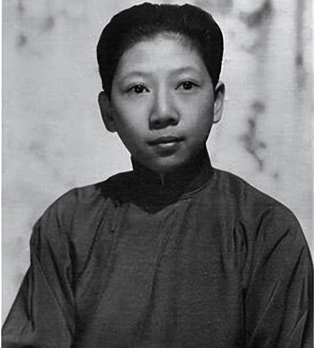 我今天突然注意到，孔祥熙和宋霭龄的次女、宋美龄的干女儿“孔二小姐”孔令伟，长得和