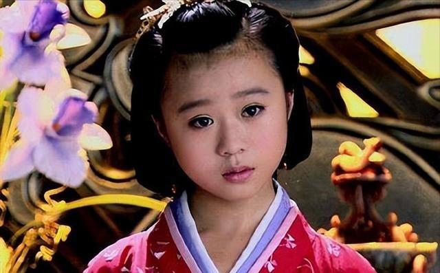 公元前163年，汉惠帝刘盈的皇后张嫣病逝，享年40岁。宫女在替她净身入殓时发现，