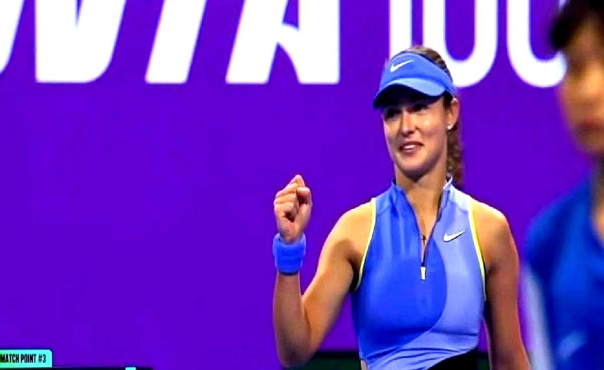 手肘打着钢钉，面对世界第三，她从2-5追到5-5。
 
咬着牙一分分往回啃，最后