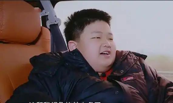 前段时间杜华上了《新中艺姐姐当家2》，她的儿子，当年背过猪的赵小果现在已经长成赵