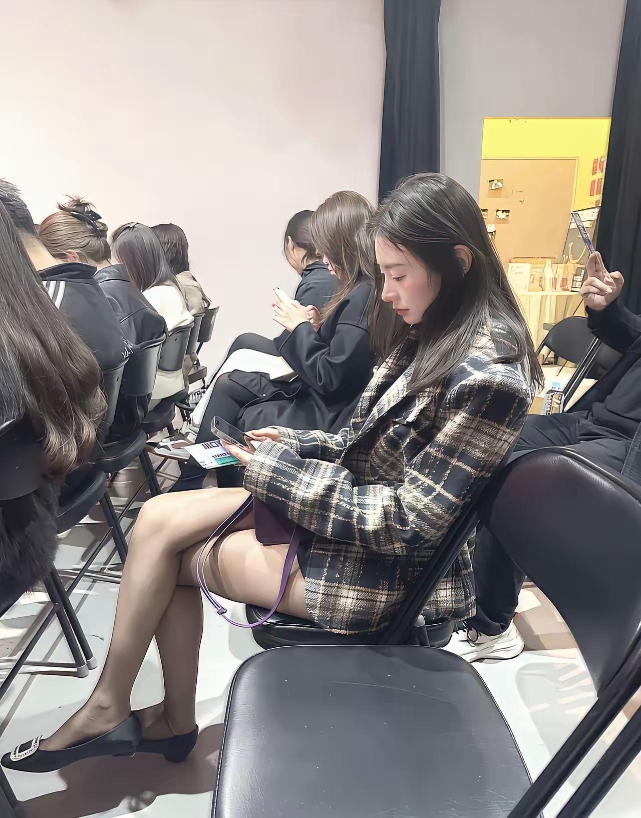 爱上一个人
一定要让她开心