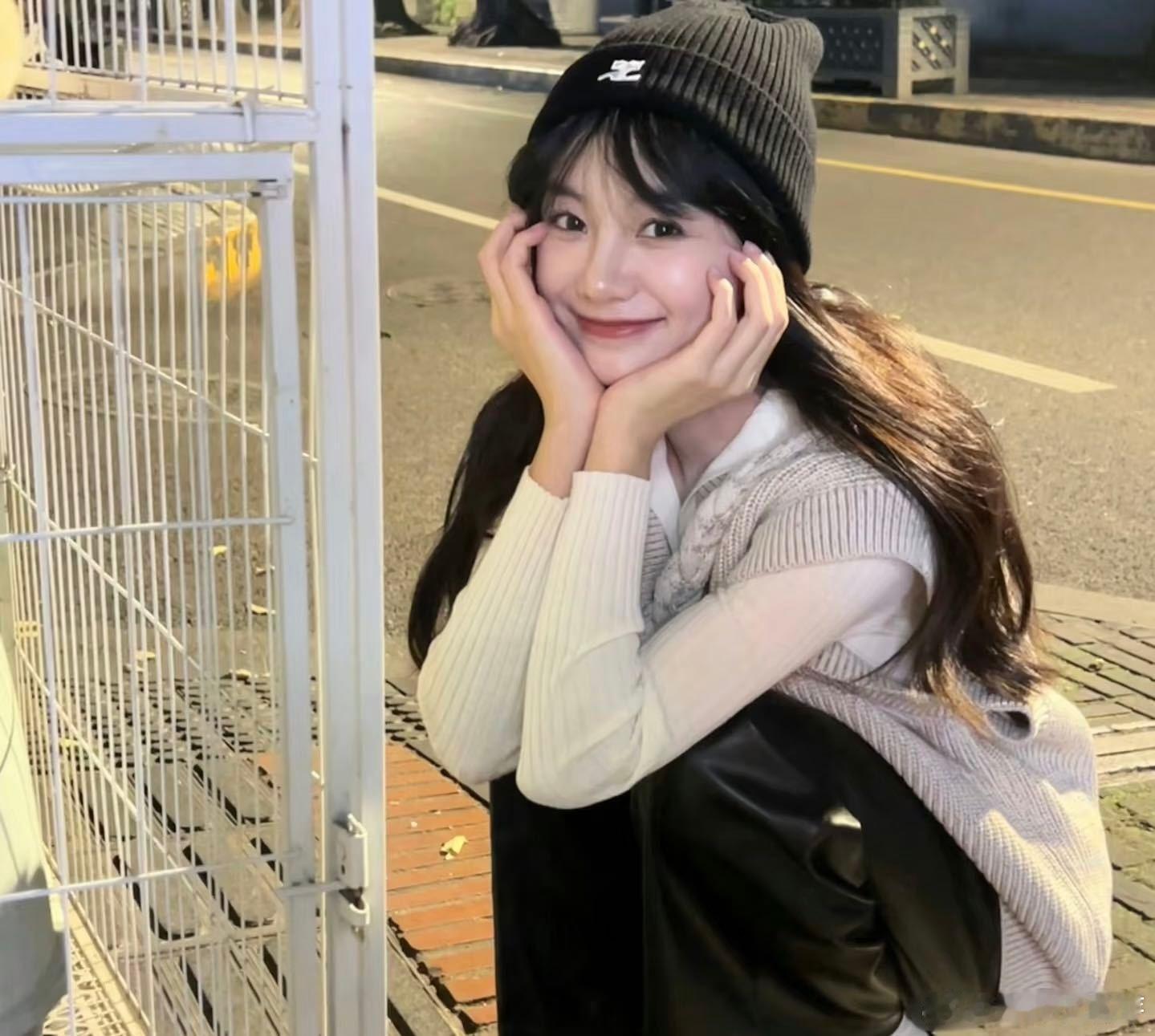 胡意旋领了一排牛直播胡意旋这脑洞，真不是盖的！粉丝一提放牛，直接把牛“搬”到直播