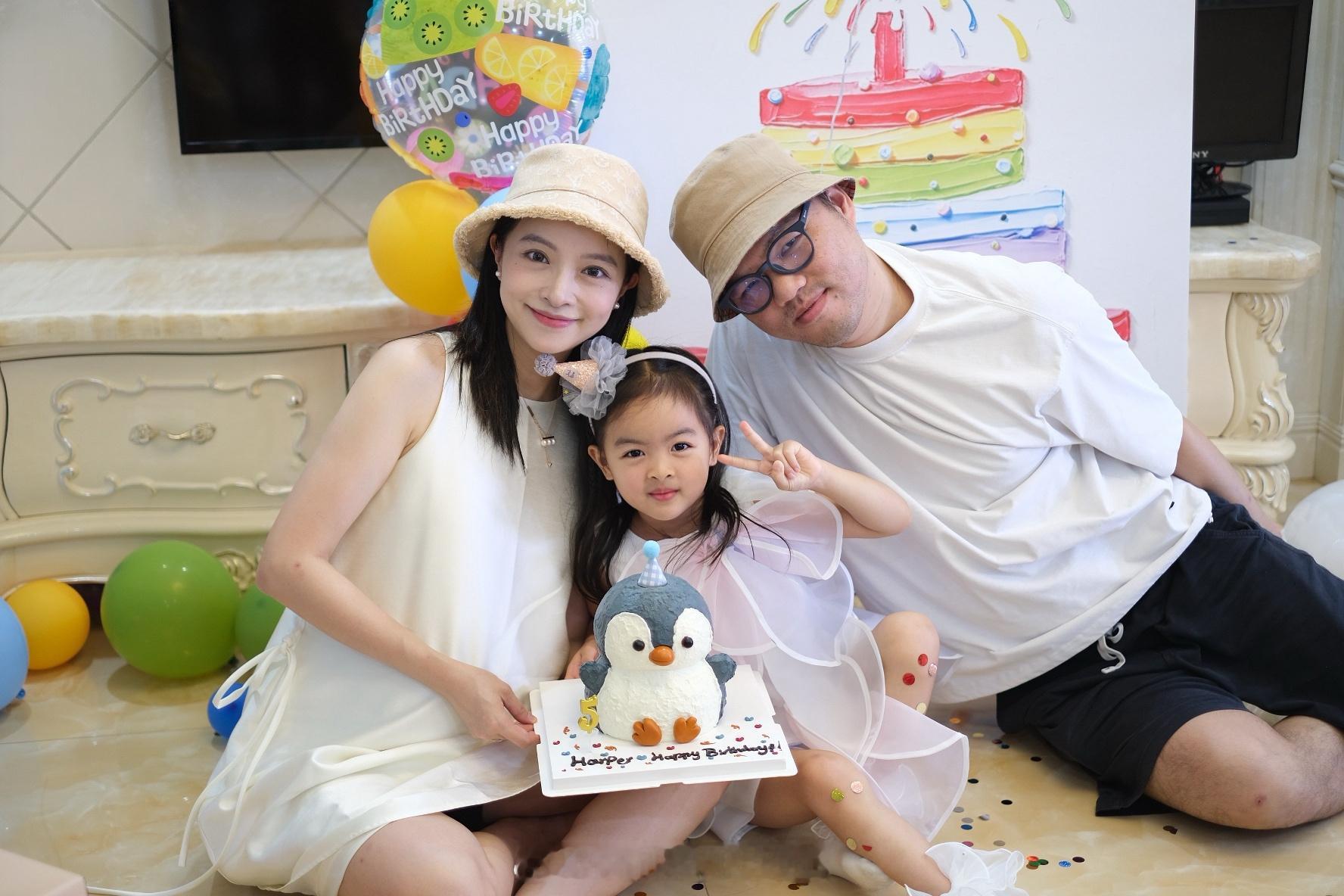 我的女孩5岁了！愿她天天开心，无忧无虑！🎂🎈🥳 