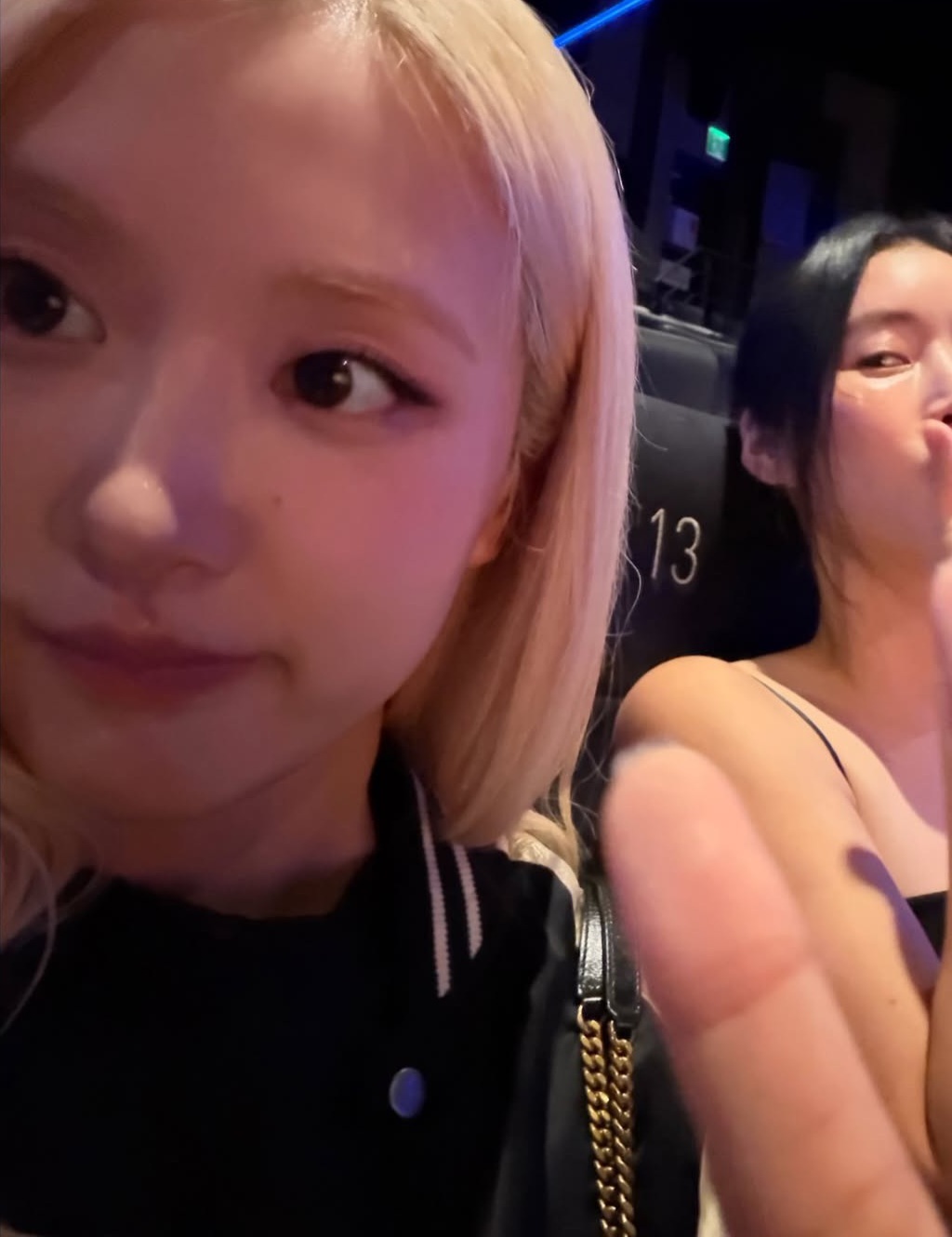 彩英更新超萌自拍