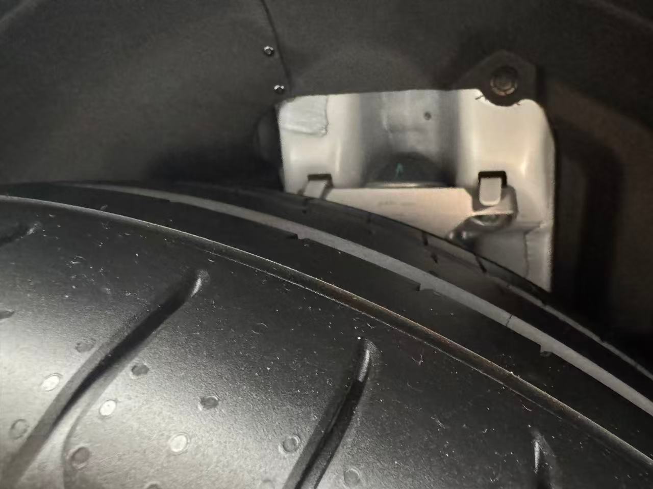 我第一次见后避震这样连接在车身上 