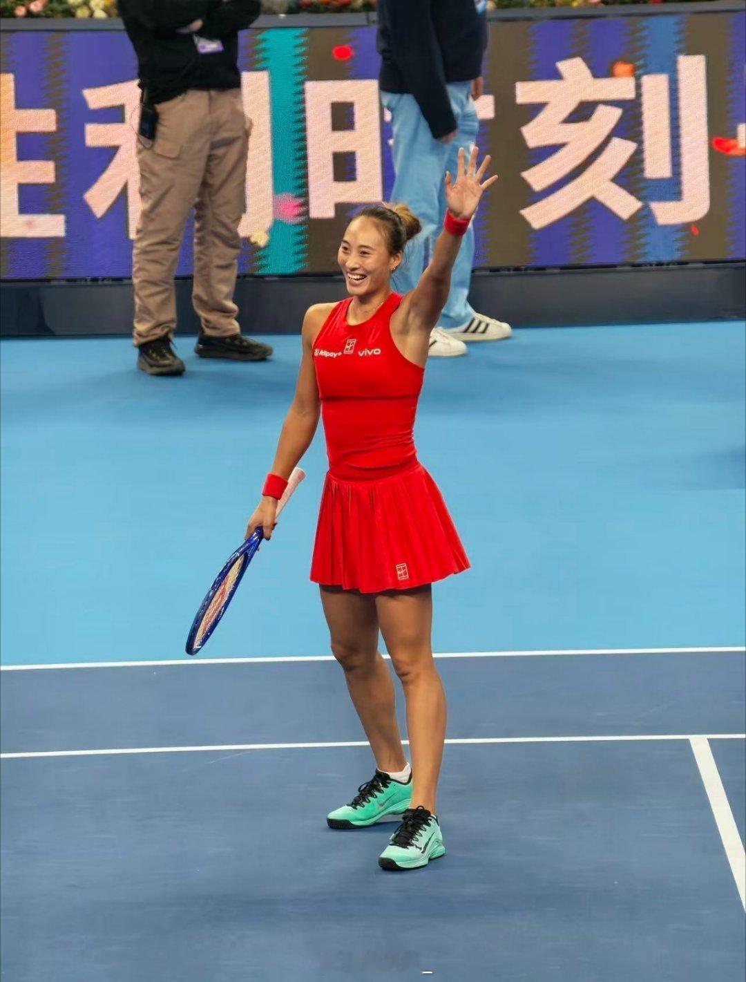 郑钦文中网女单夺冠wow！！！太牛了！ ​​​