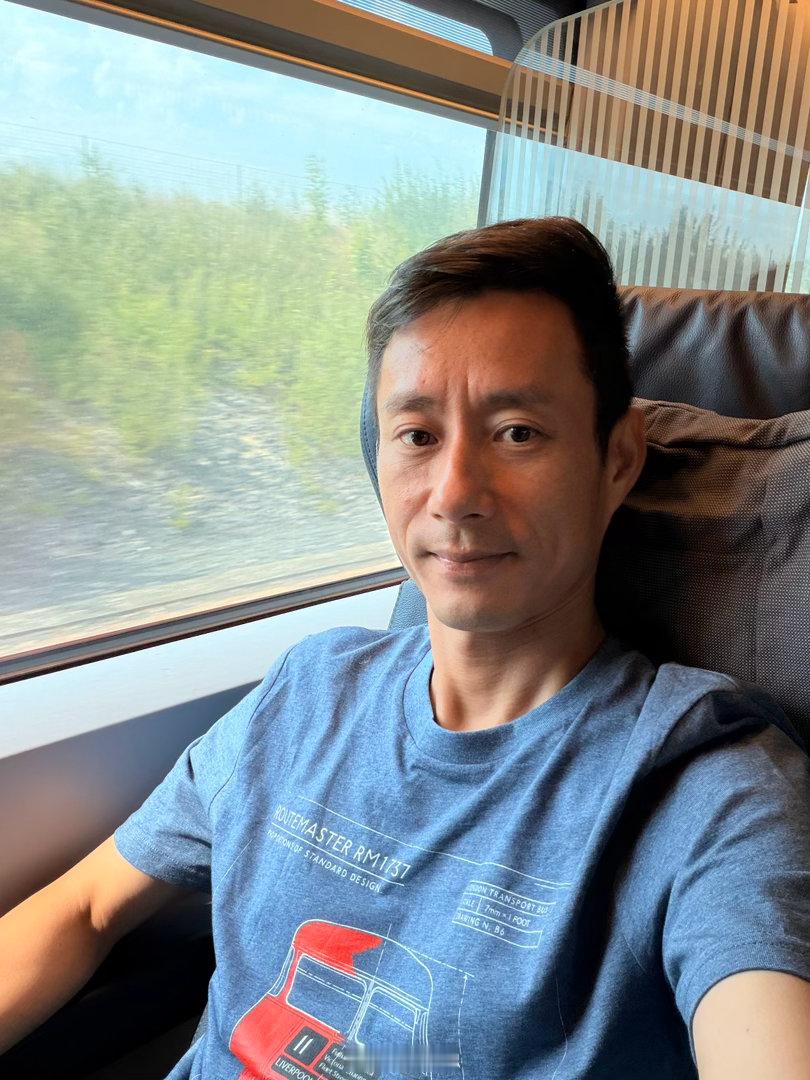 坐欧洲ICE高铁跨国通勤，车速和欧洲之星差不多，都是300-320左右，不过行车