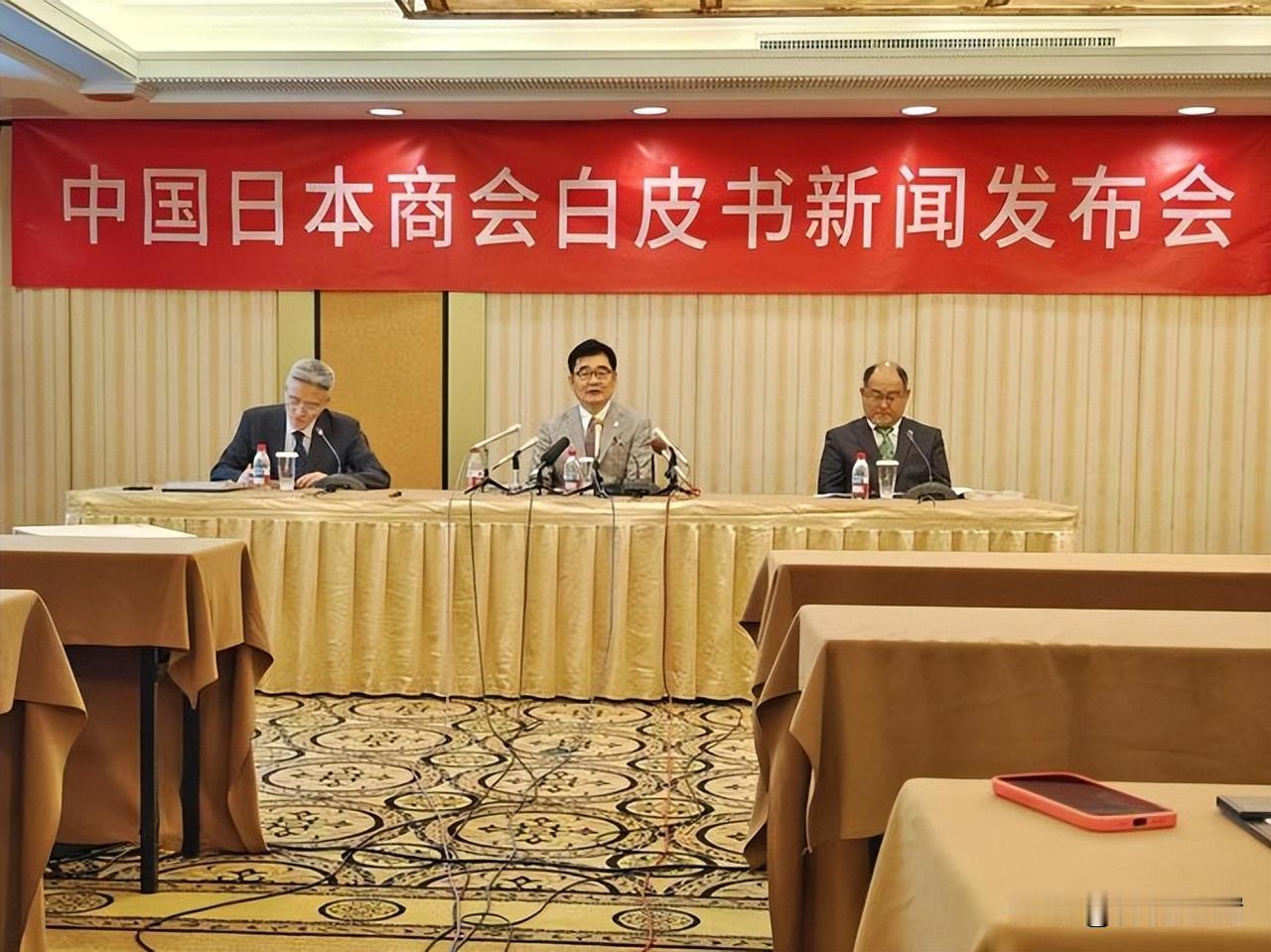 日本妄想“政冷经热”？白日做梦！
 
近日，中国日本商会召开发布会，借着发布经济